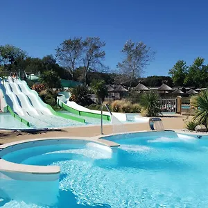 Mobil-home Confortable Et Bien Equipe Avec Piscines Et La A Pied Camping